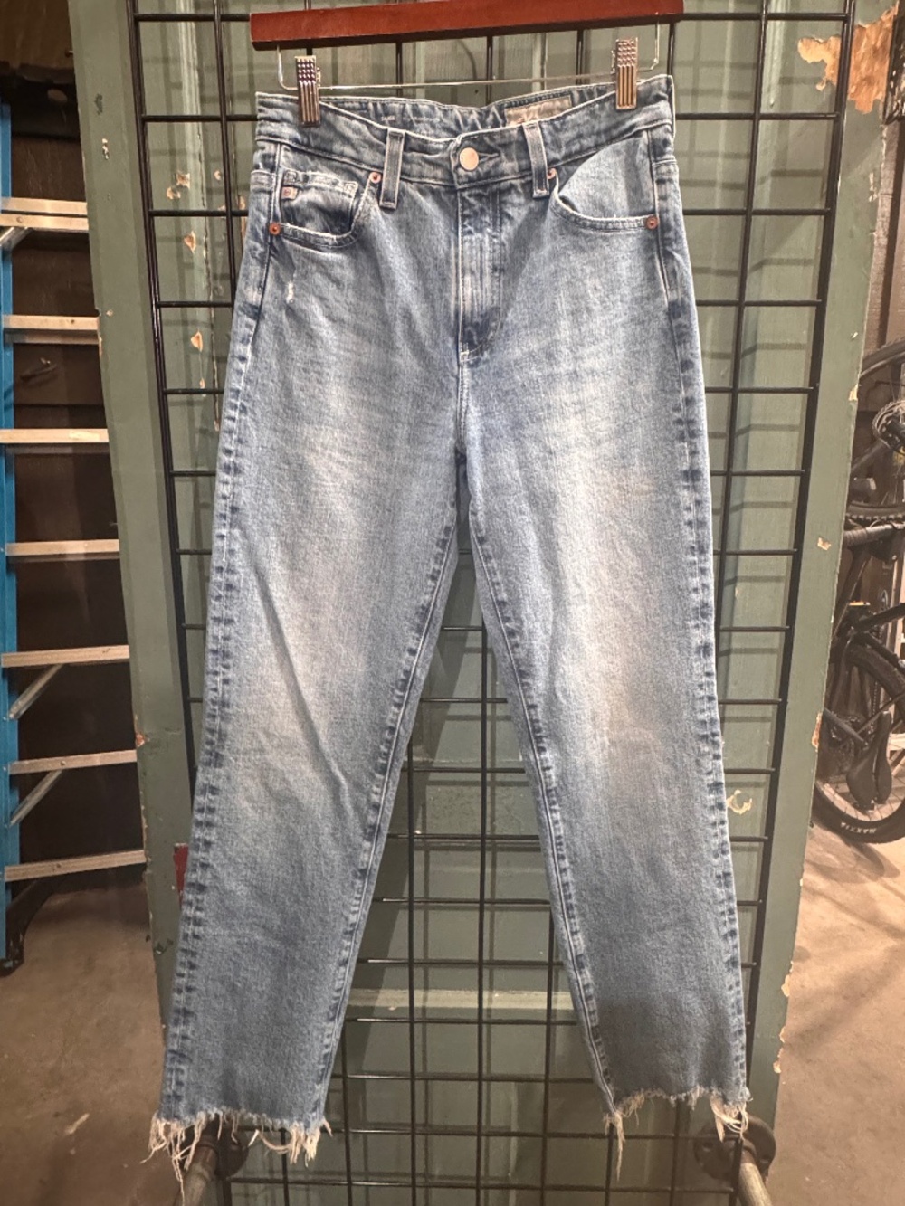 AG SAGE STRAIGHT LEG WOMEN JEAN